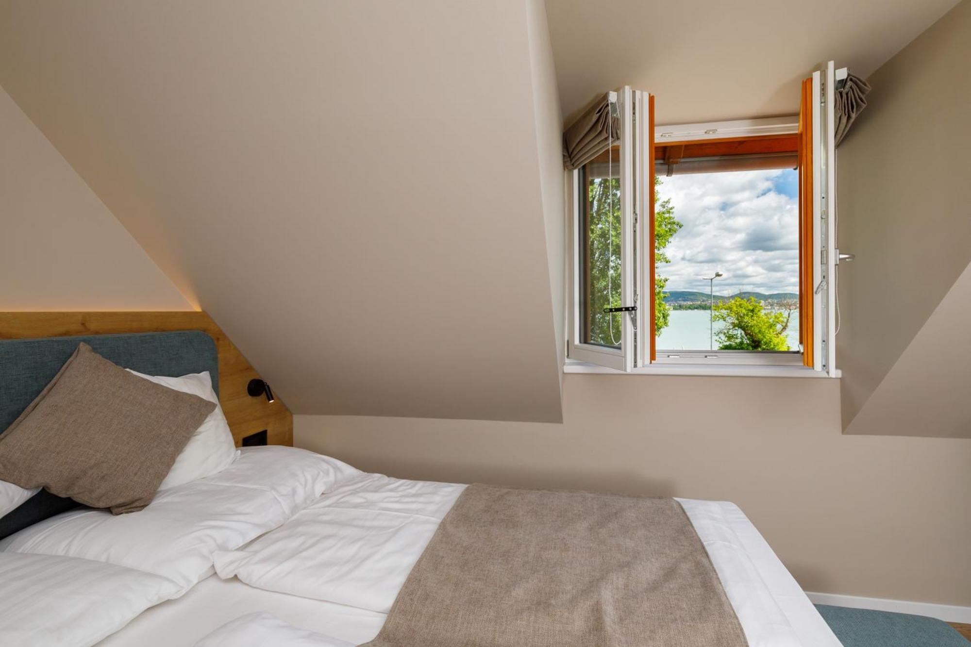 Lepke Apartmanhaz Es Etterem Tihany Ngoại thất bức ảnh